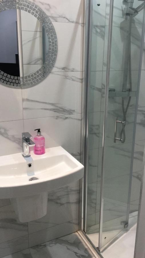 Hotel Grand Bleu - London - Next To Piccadilly Line Tube Station & Brand New Facilities Exterior foto