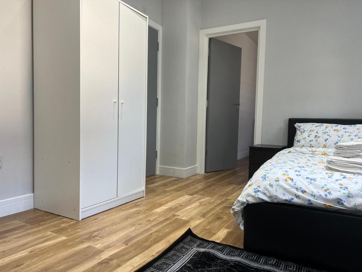 Hotel Grand Bleu - London - Next To Piccadilly Line Tube Station & Brand New Facilities Exterior foto