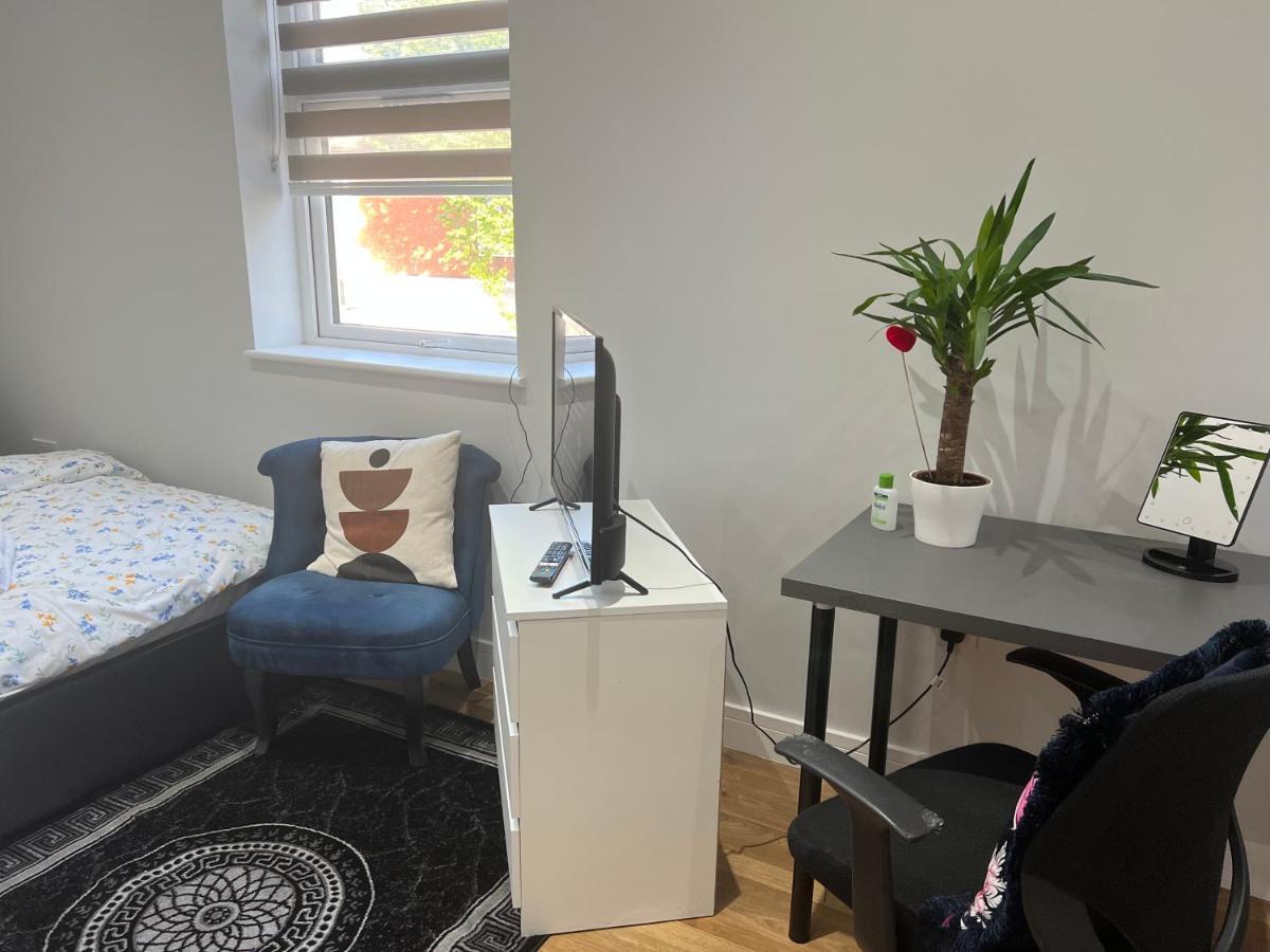 Hotel Grand Bleu - London - Next To Piccadilly Line Tube Station & Brand New Facilities Exterior foto