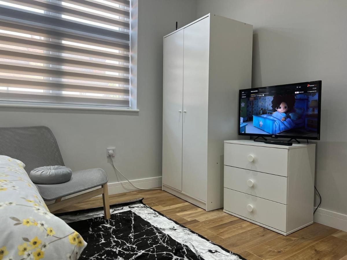 Hotel Grand Bleu - London - Next To Piccadilly Line Tube Station & Brand New Facilities Exterior foto